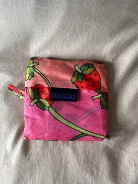 New BAGGU Standard Reusable Strawberry Blossom
